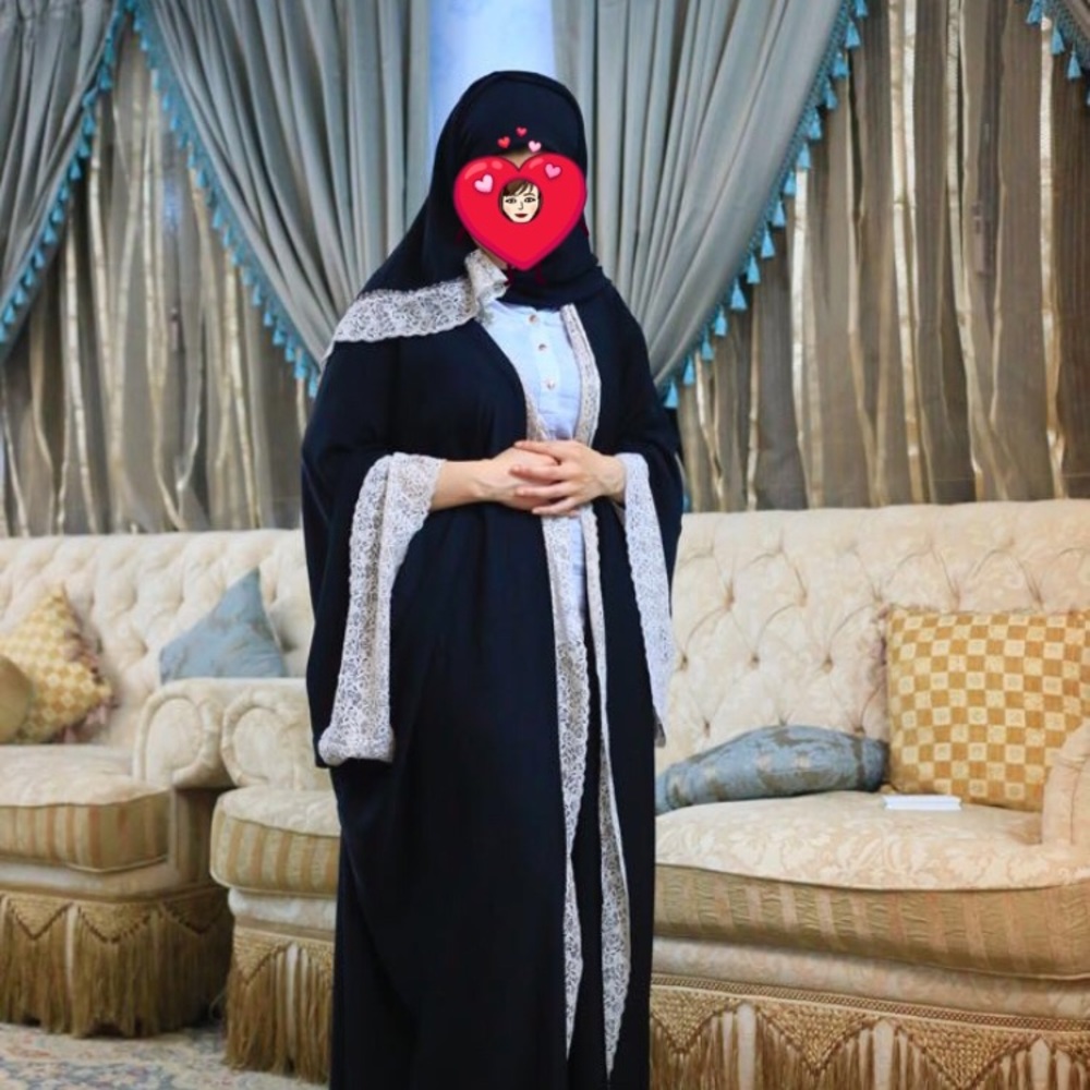 Beautiful Saudi Abaya with white embroidery.
